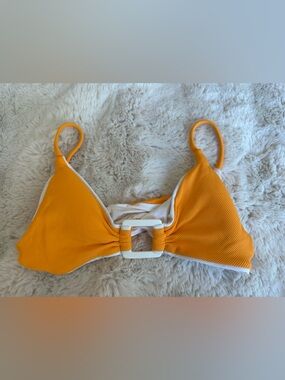 BECCA Bikini Top. Size: Small. Excellent condition 🧡